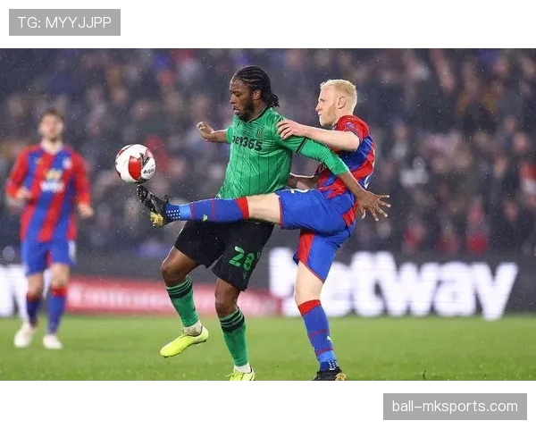 恰尔汗奥卢任意球再现神技，状态回升助球队力争胜利