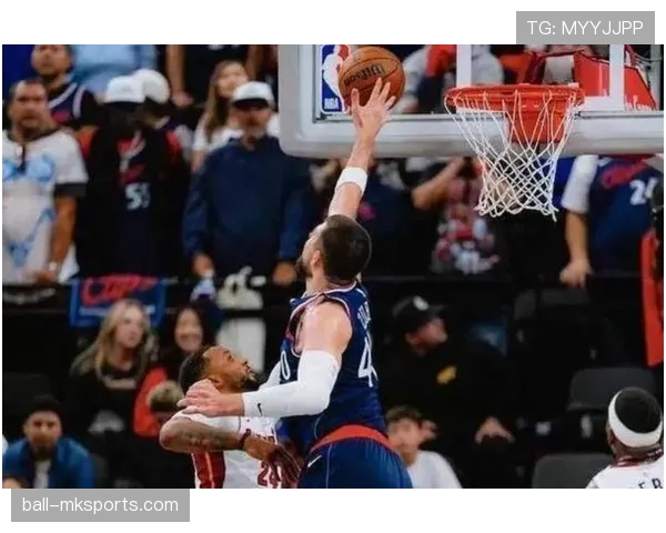 战术板讨论引热议，专家解析球队未来比赛策略展现稳健态势