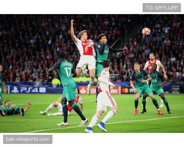 埃因霍温战术解析：灵活布局与精准传球铸就全攻全守新形象